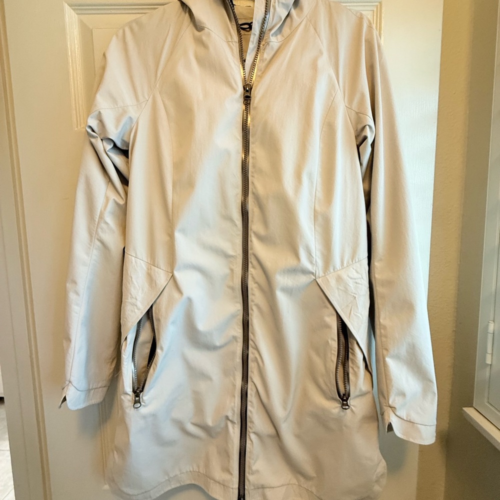 Lululemon Athletica Light Gray Hooded Rain  Jacket CREAM COLORED
